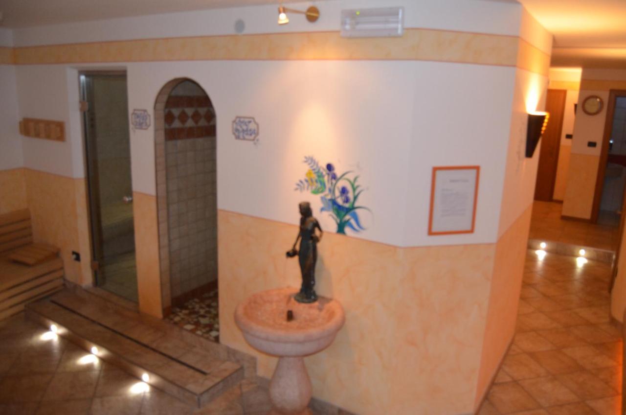Hotel Ladina Кампітелло-ді-Фасса Екстер'єр фото