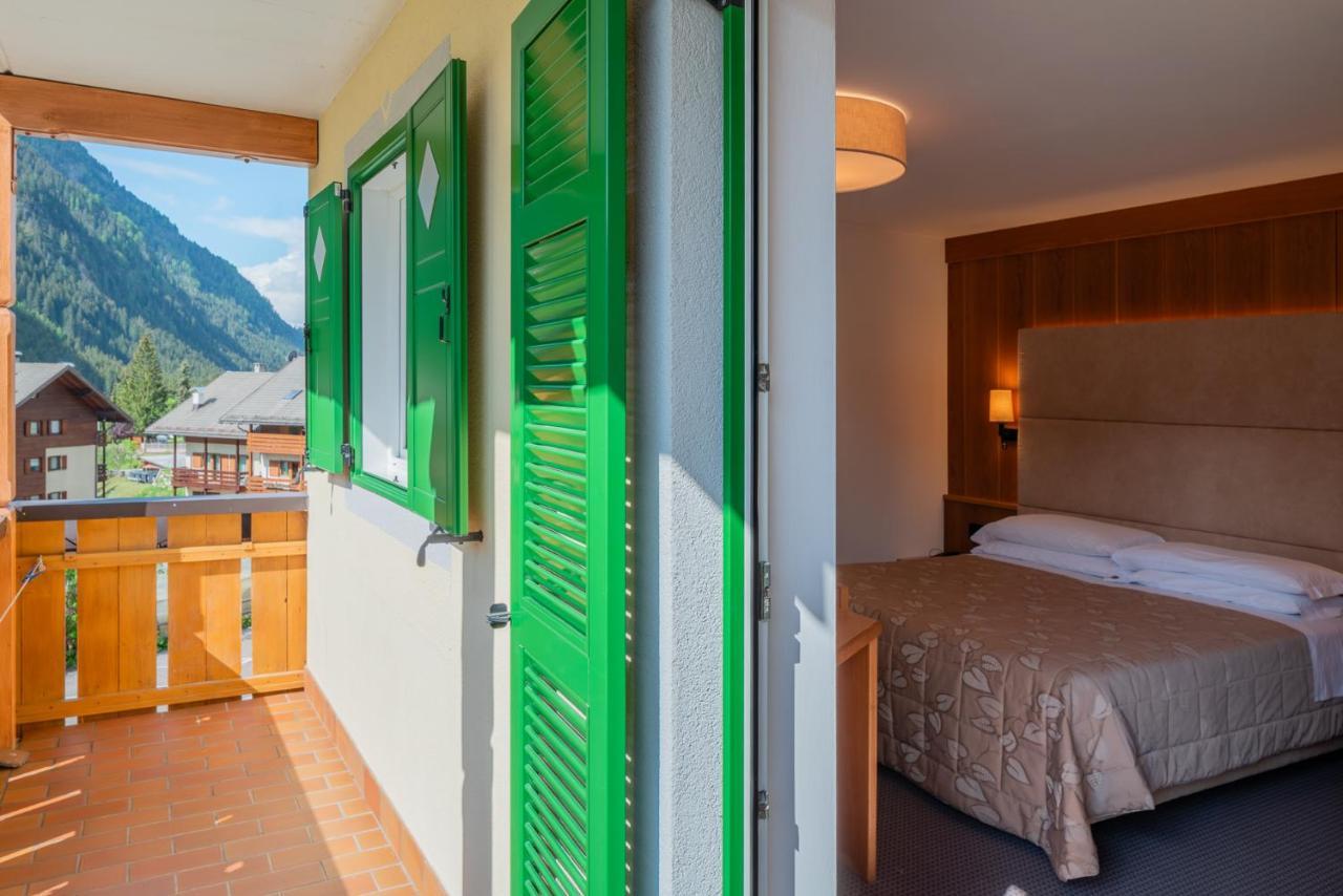 Hotel Ladina Кампітелло-ді-Фасса Екстер'єр фото