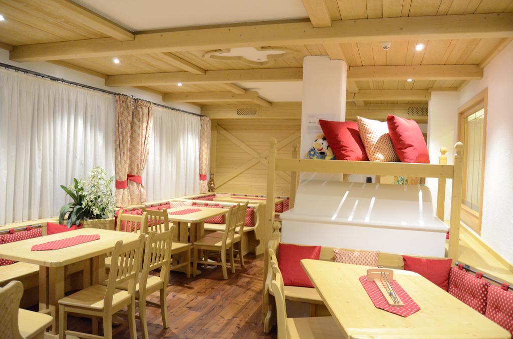 Hotel Ladina Кампітелло-ді-Фасса Екстер'єр фото