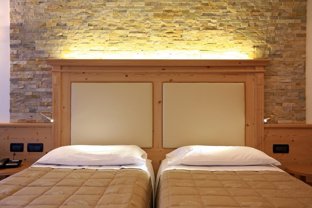 Hotel Ladina Кампітелло-ді-Фасса Номер фото