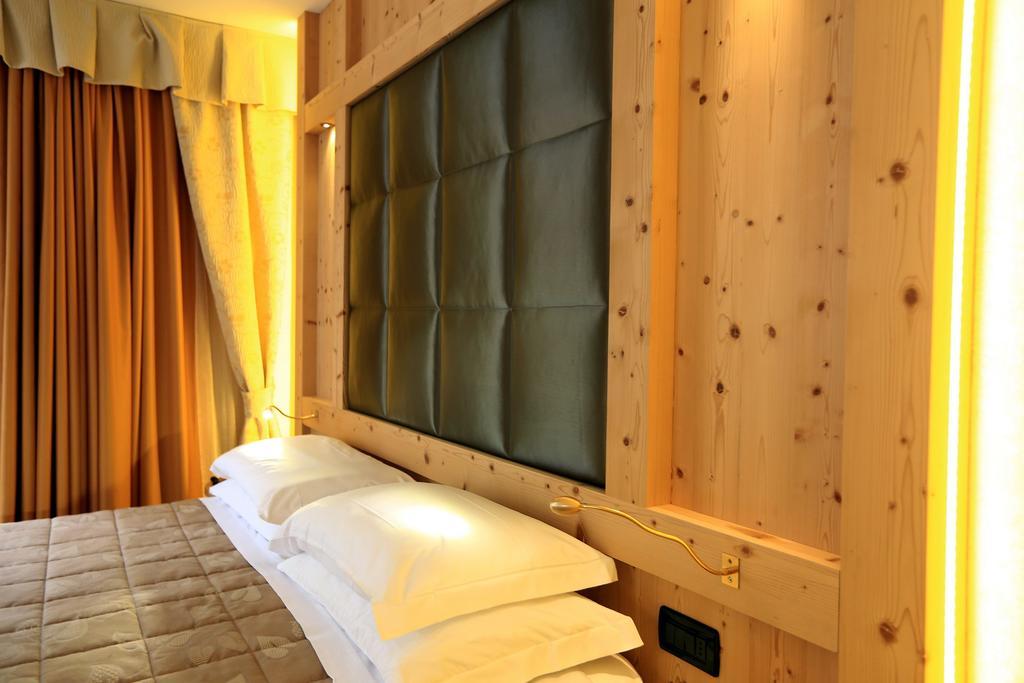 Hotel Ladina Кампітелло-ді-Фасса Номер фото